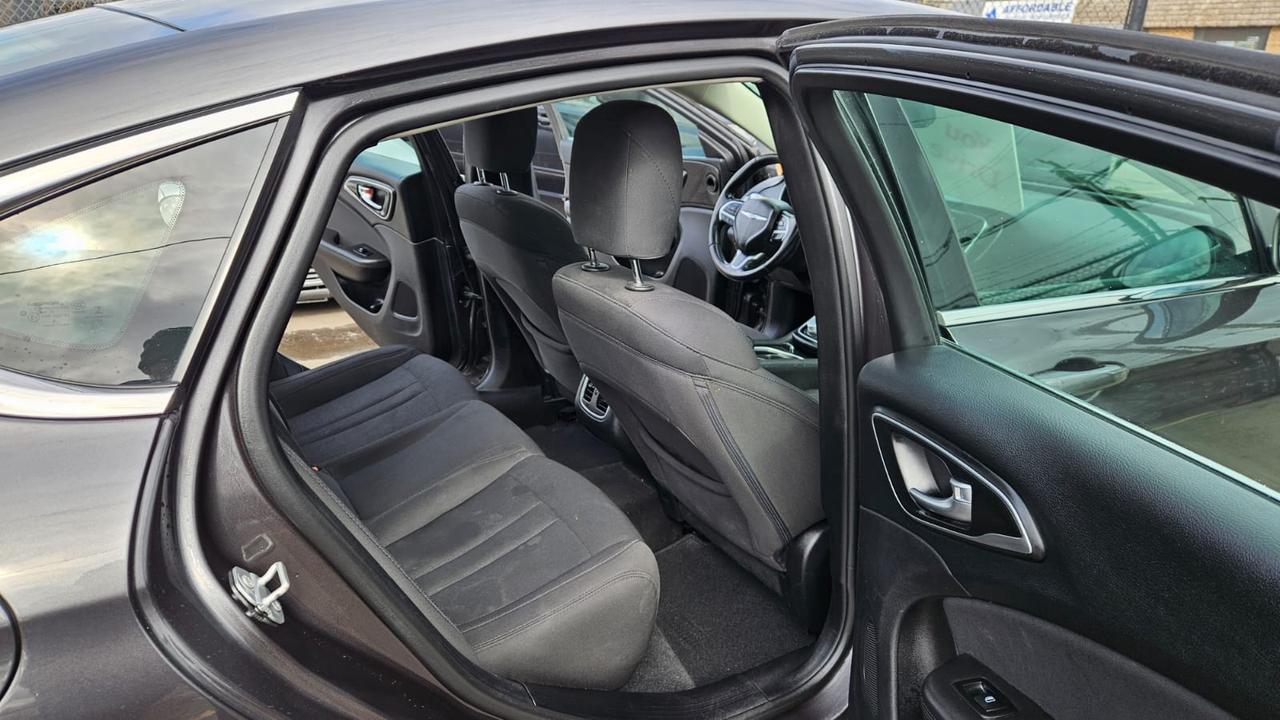 2015 Chrysler 200 Limited Photo