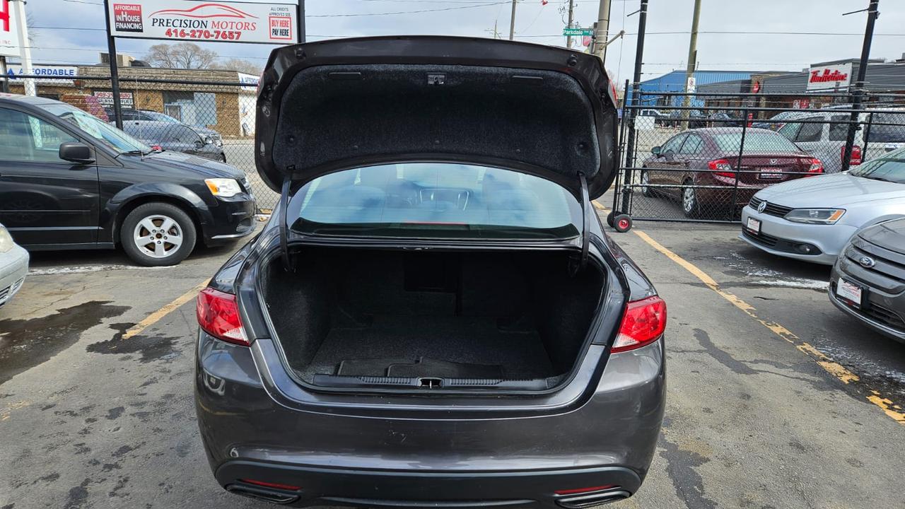 2015 Chrysler 200 Limited Photo