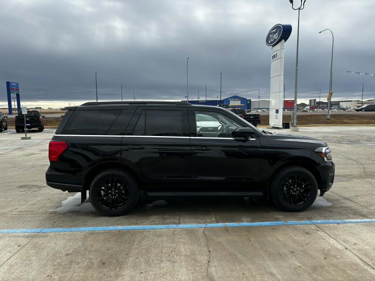 2024 Ford Expedition XLT 4X4 Photo2