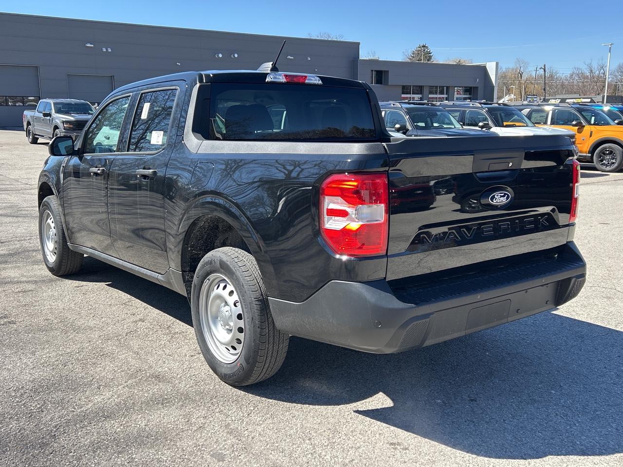 2026 Ford Maverick XL AWD SuperCrew 102A Photo2