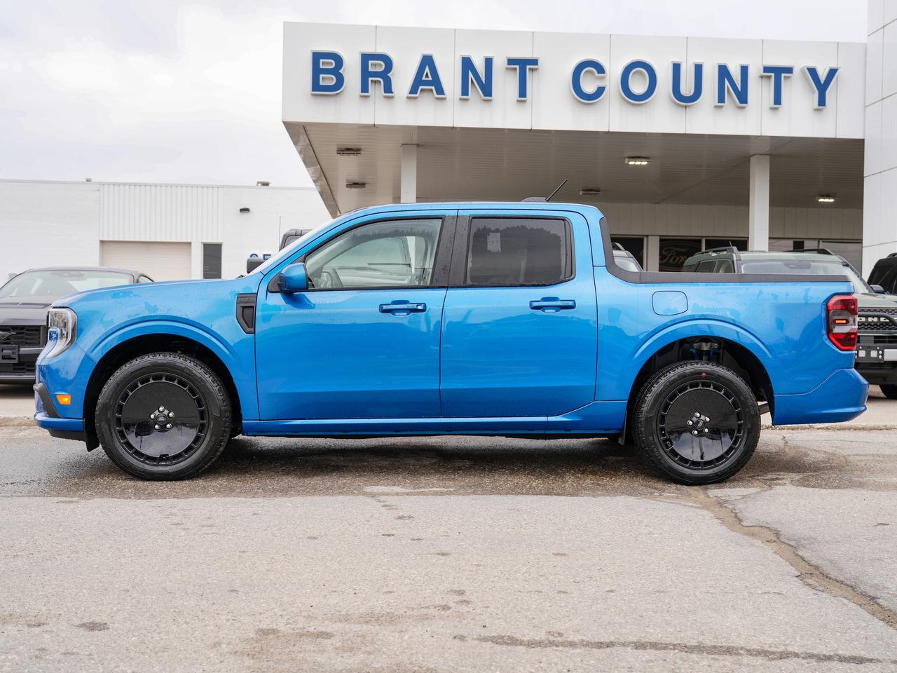 2026 Ford Maverick Blue That Bites | 2026 Maverick Lobo Standard Photo