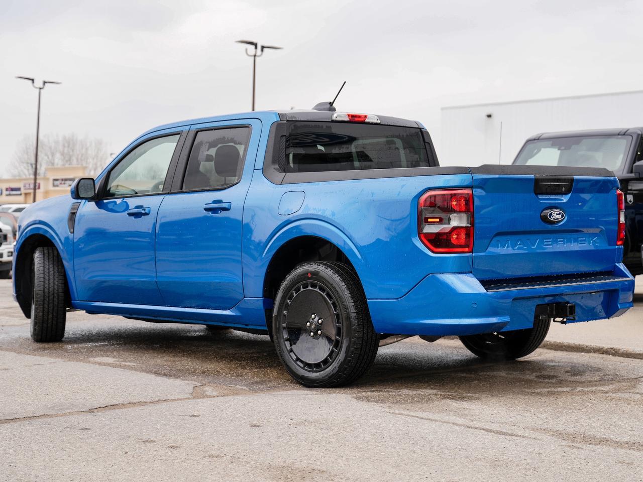 2026 Ford Maverick Blue That Bites | 2026 Maverick Lobo Standard Photo