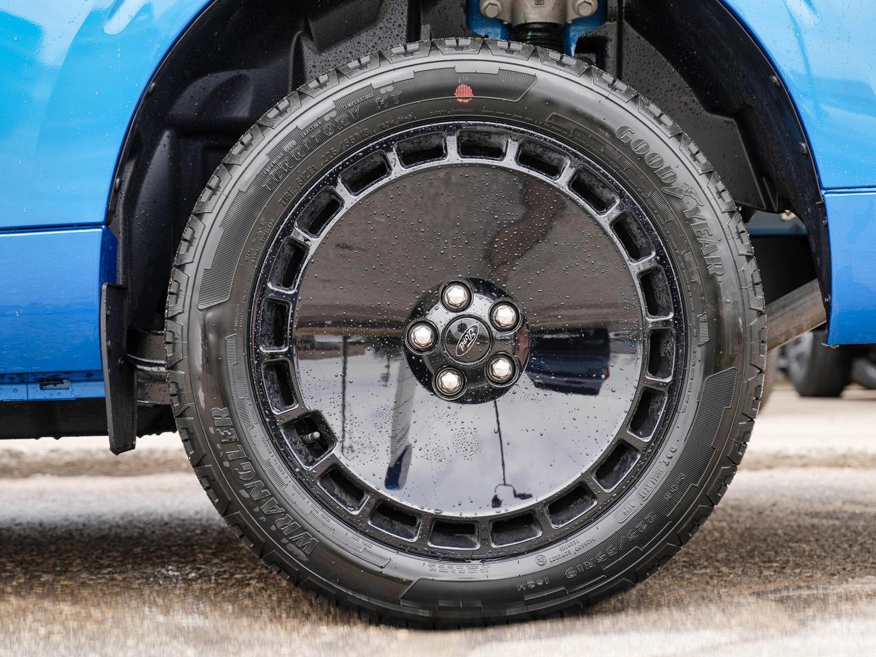 2026 Ford Maverick Blue That Bites | 2026 Maverick Lobo Standard Photo