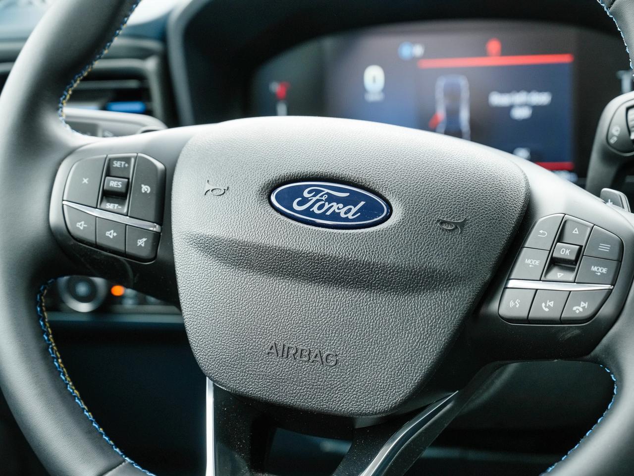 2026 Ford Maverick Blue That Bites | 2026 Maverick Lobo Standard Photo