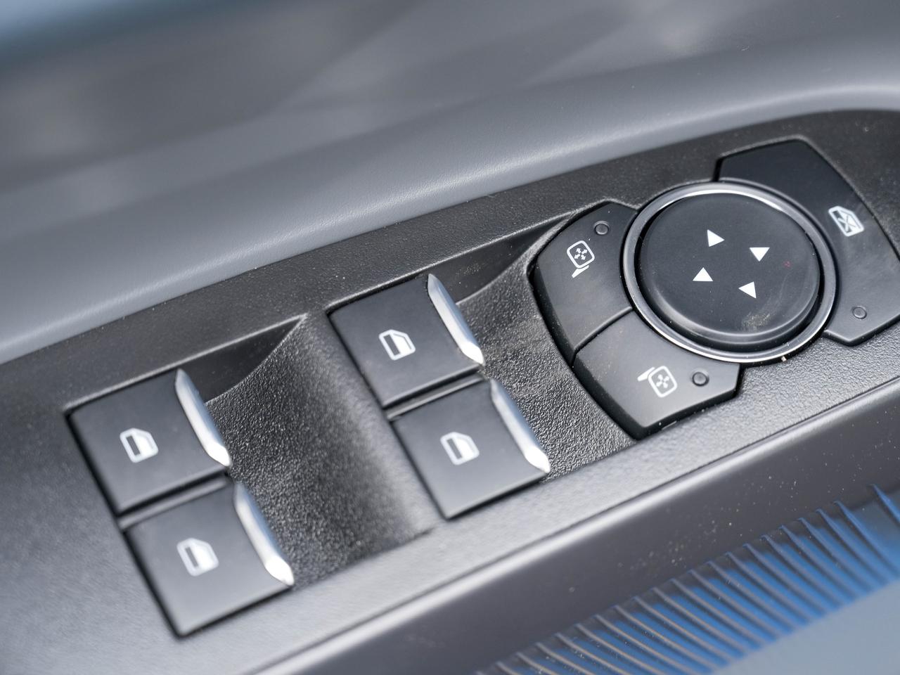 2026 Ford Maverick Blue That Bites | 2026 Maverick Lobo Standard Photo