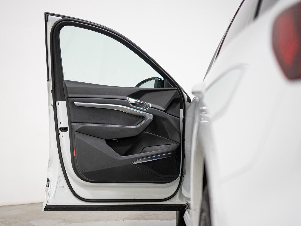 2024 Audi Q8 e-tron Sportback S-LINE | COMPETITION PKG | 21 IN Photo