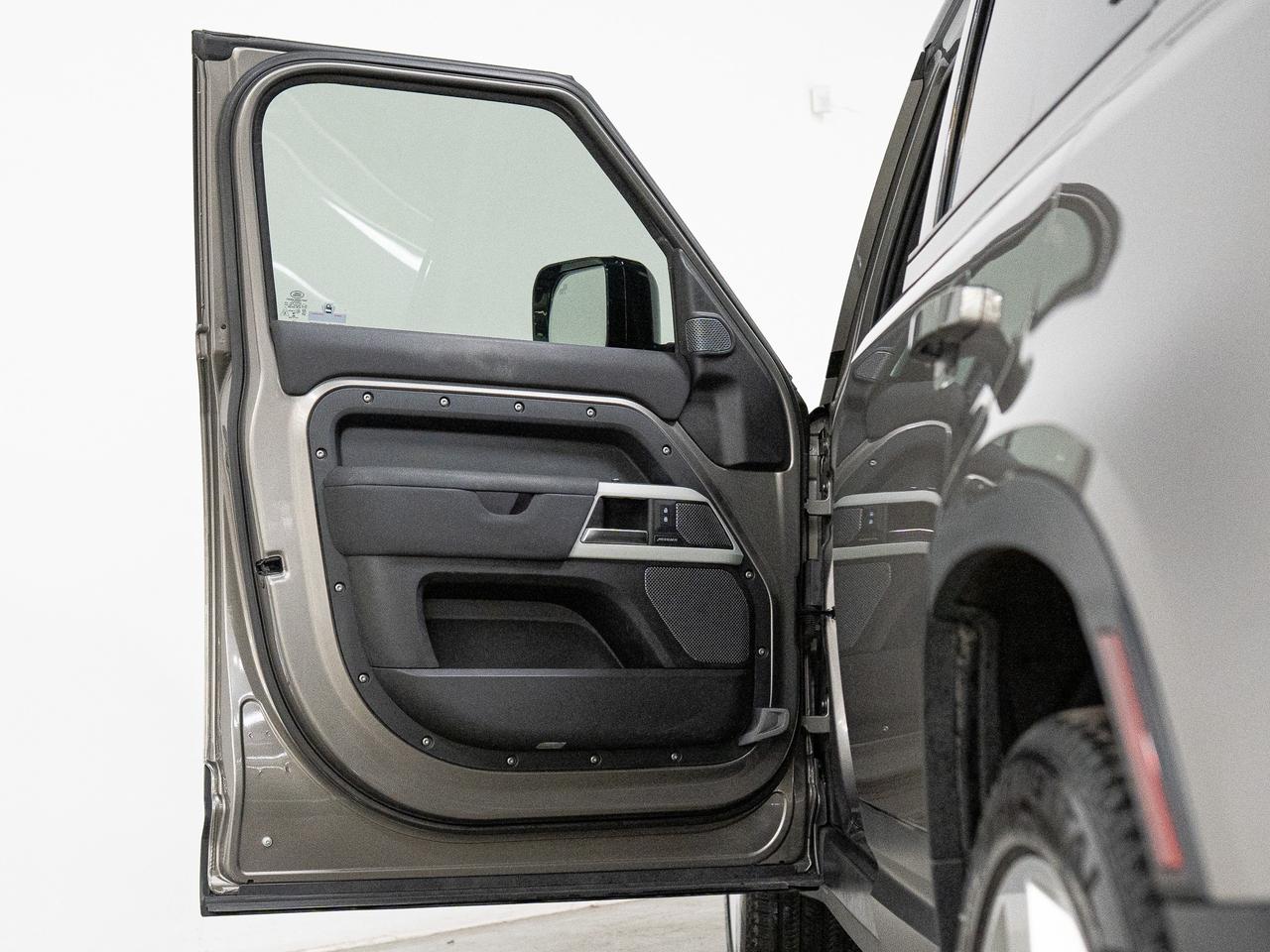 2022 Land Rover Defender 110 | S | P300 | BIG SCREEN | MERIDIAN | 22 IN Photo