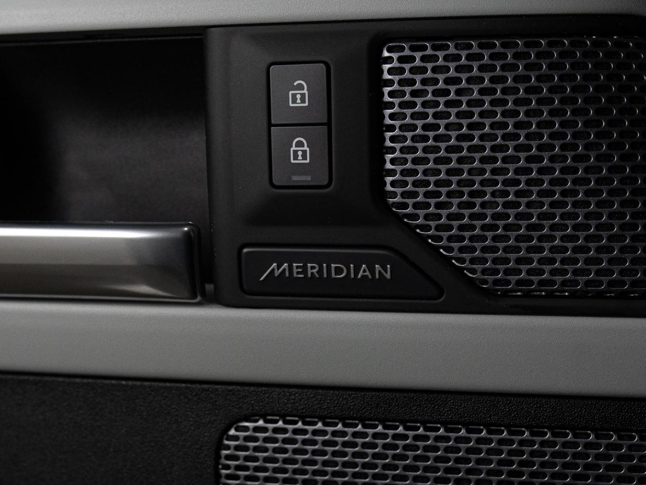 2022 Land Rover Defender 110 | S | P300 | BIG SCREEN | MERIDIAN | 22 IN Photo