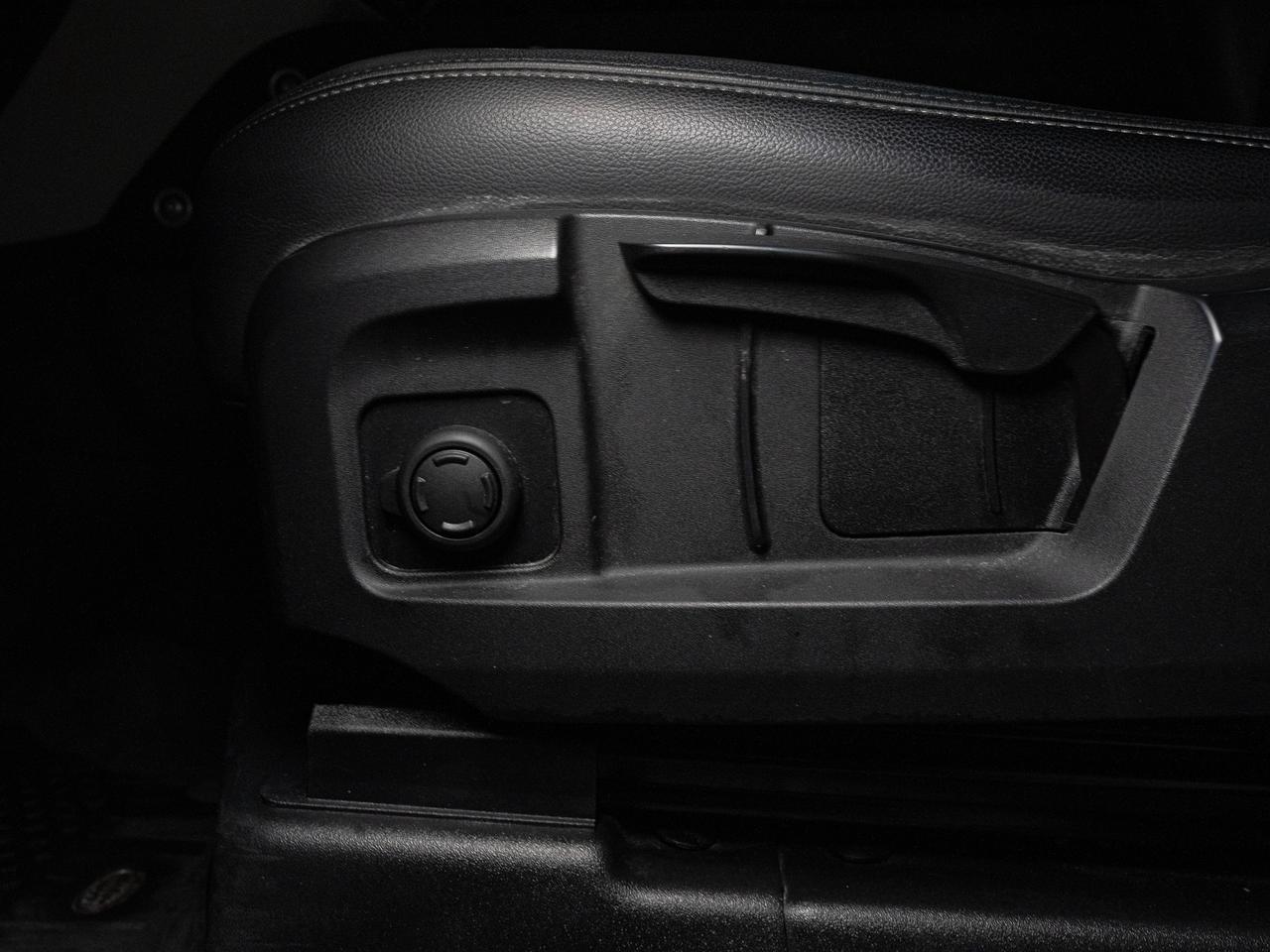 2022 Land Rover Defender 110 | S | P300 | BIG SCREEN | MERIDIAN | 22 IN Photo