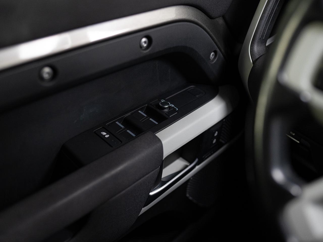 2022 Land Rover Defender 110 | S | P300 | BIG SCREEN | MERIDIAN | 22 IN Photo