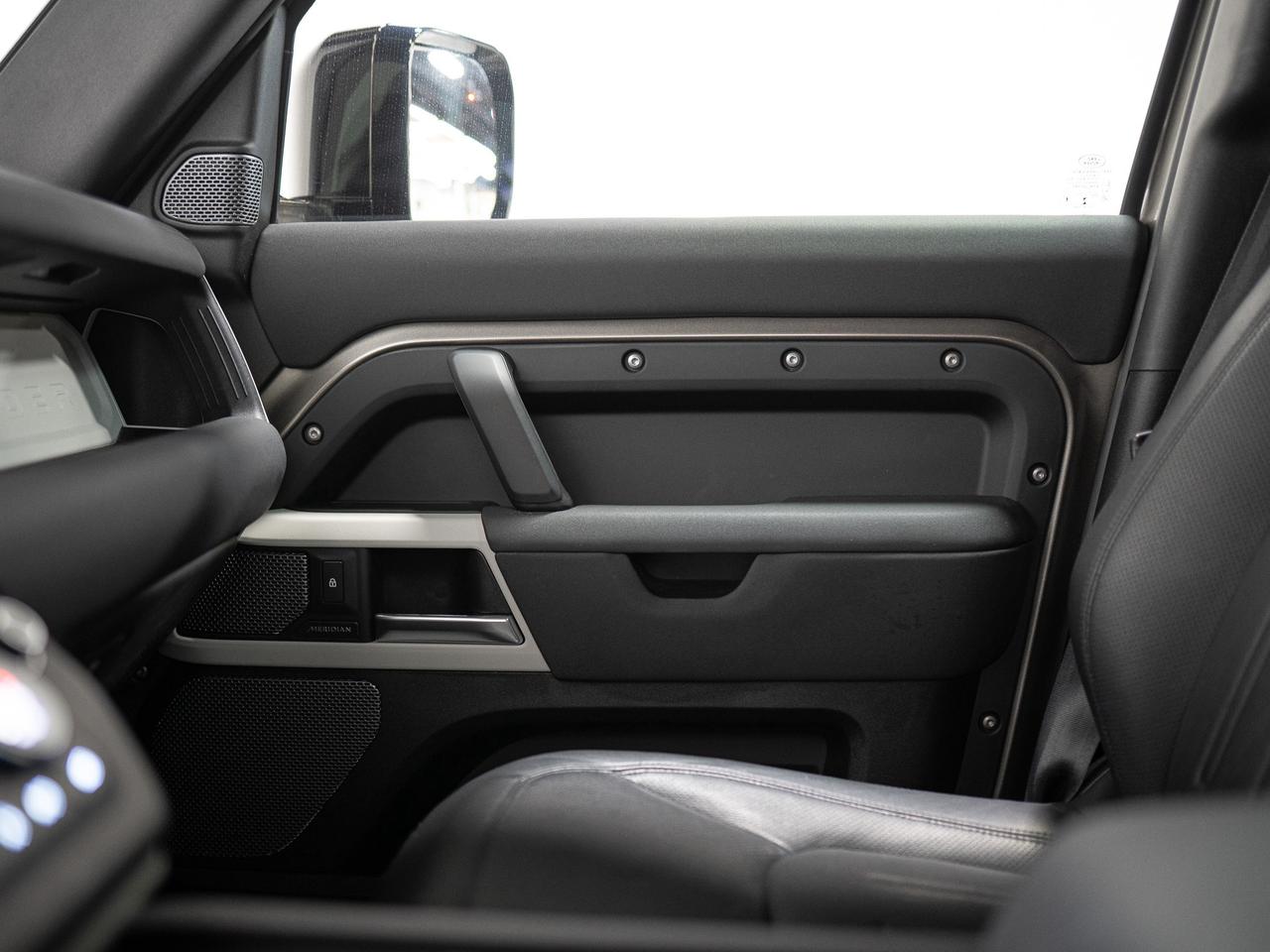 2022 Land Rover Defender 110 | S | P300 | BIG SCREEN | MERIDIAN | 22 IN Photo