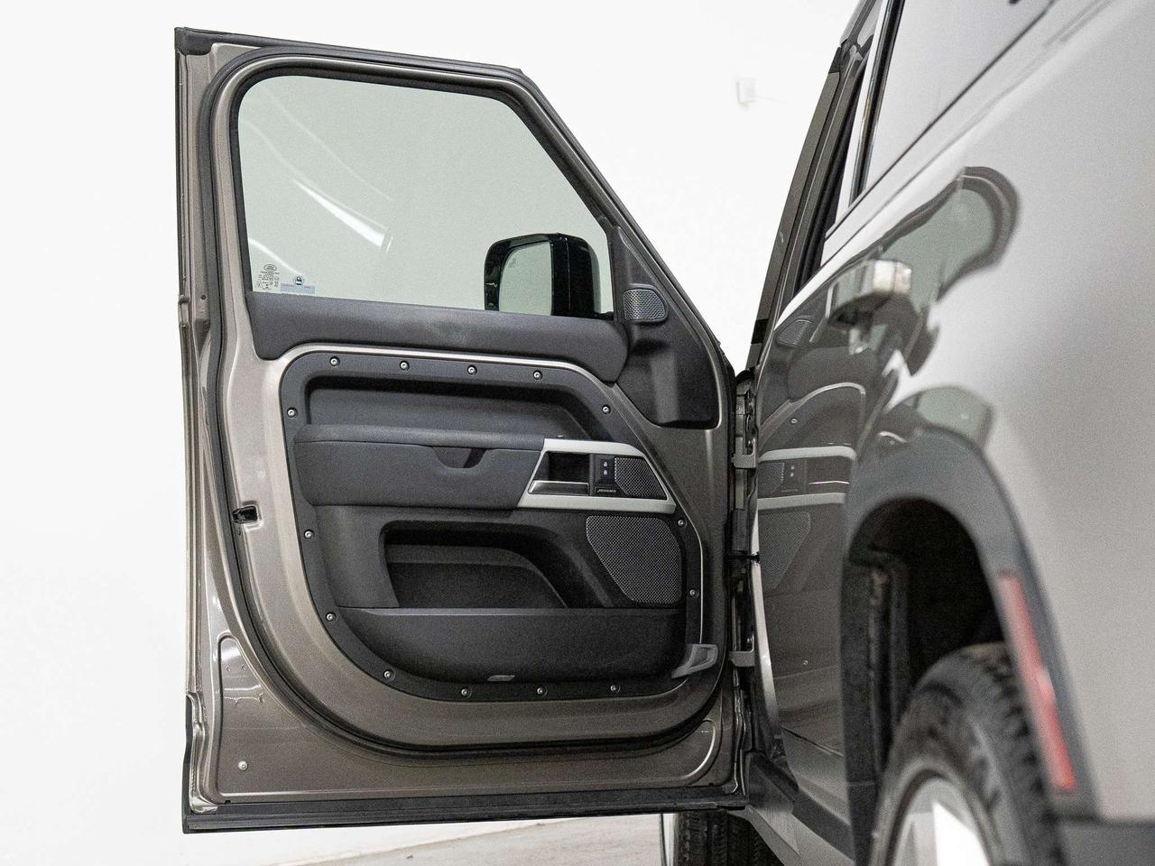 2022 Land Rover Defender 110 | S | P300 | BIG SCREEN | MERIDIAN | 22 IN Photo