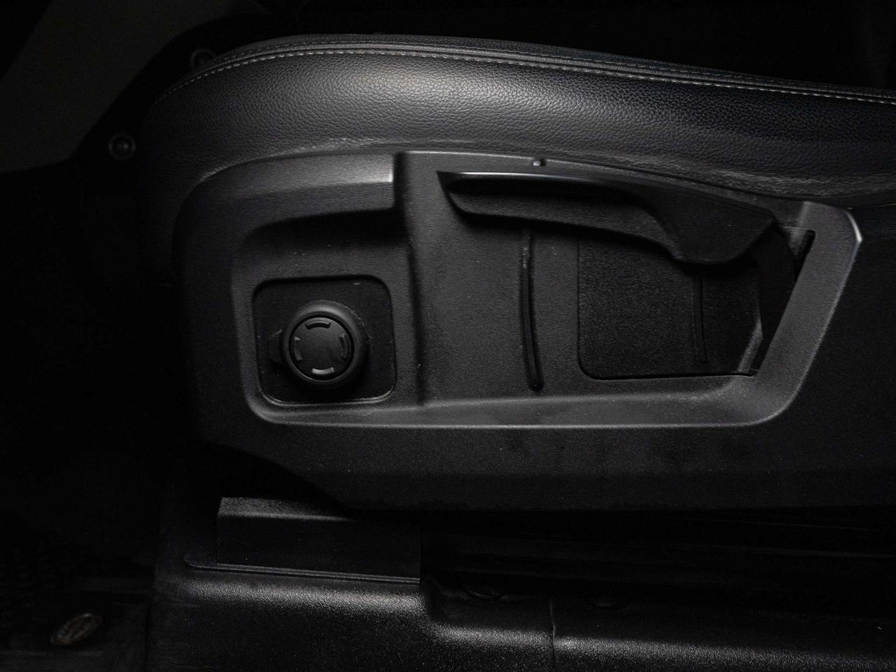 2022 Land Rover Defender 110 | S | P300 | BIG SCREEN | MERIDIAN | 22 IN Photo