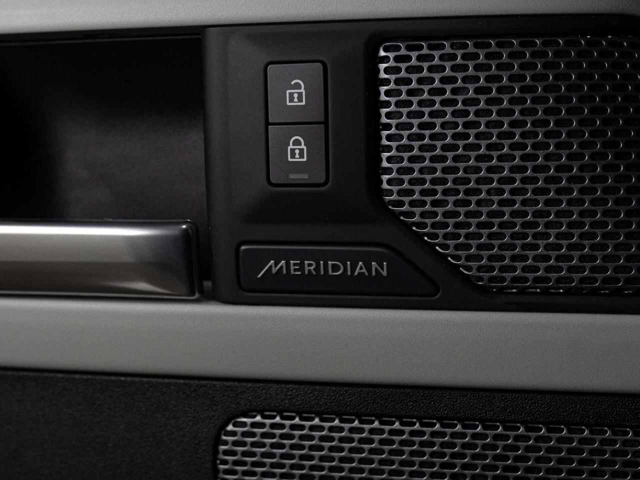 2022 Land Rover Defender 110 | S | P300 | BIG SCREEN | MERIDIAN | 22 IN Photo