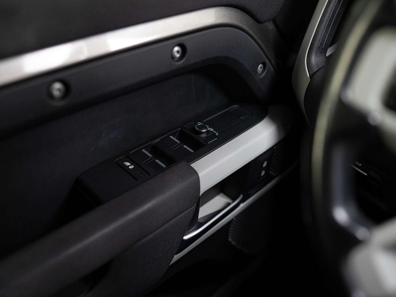 2022 Land Rover Defender 110 | S | P300 | BIG SCREEN | MERIDIAN | 22 IN Photo