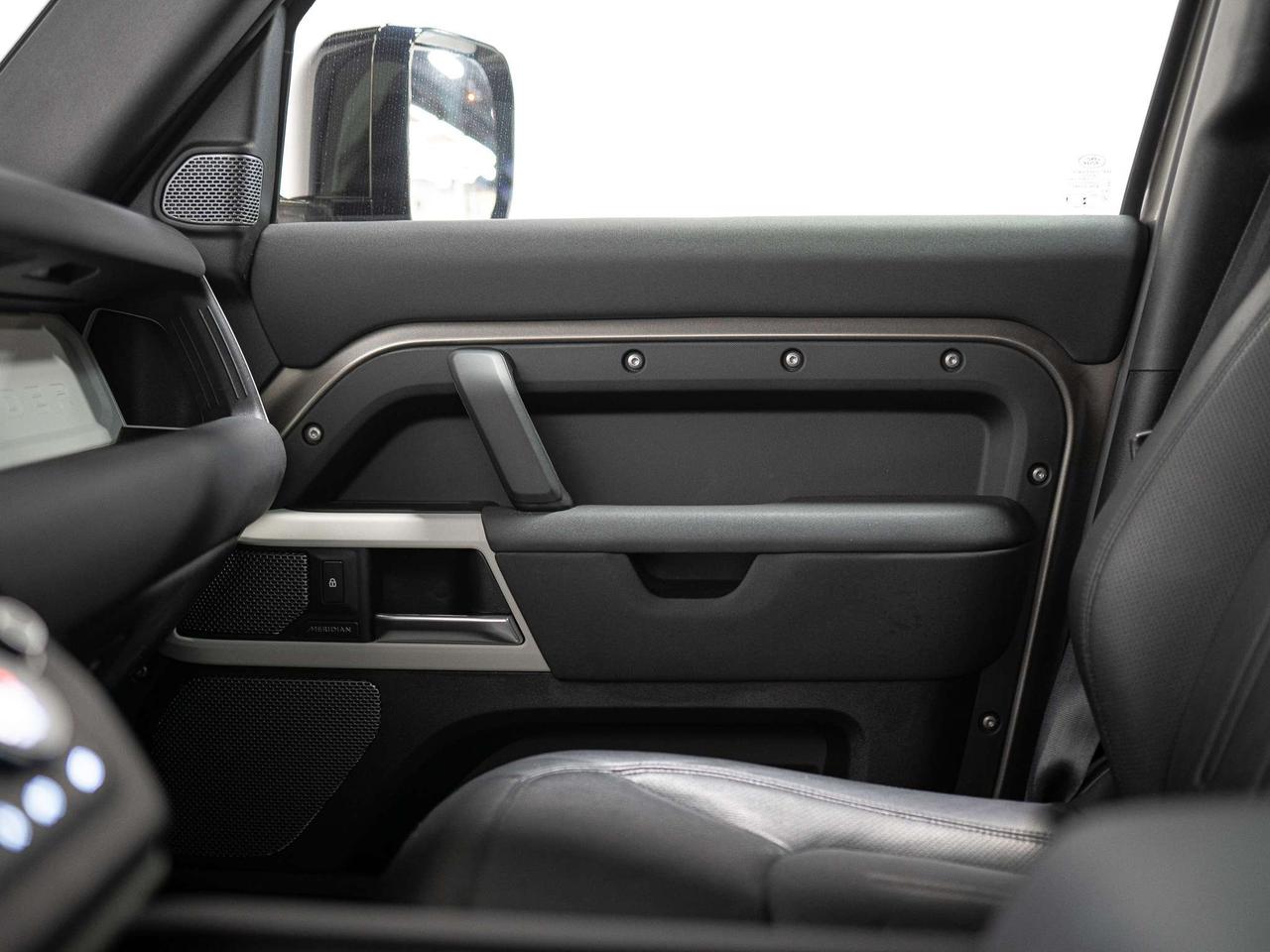 2022 Land Rover Defender 110 | S | P300 | BIG SCREEN | MERIDIAN | 22 IN Photo