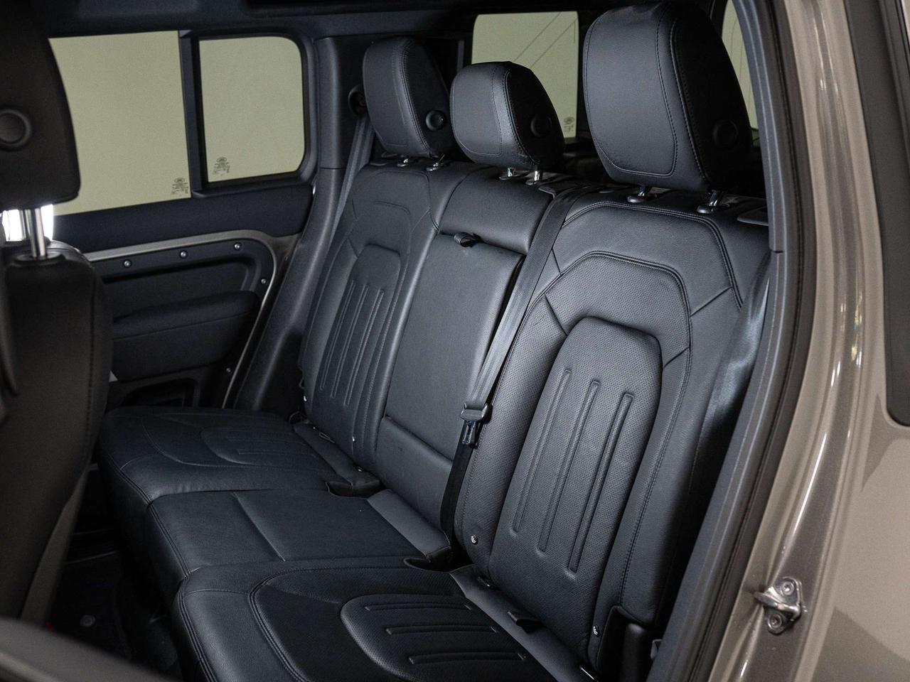 2022 Land Rover Defender 110 | S | P300 | BIG SCREEN | MERIDIAN | 22 IN Photo