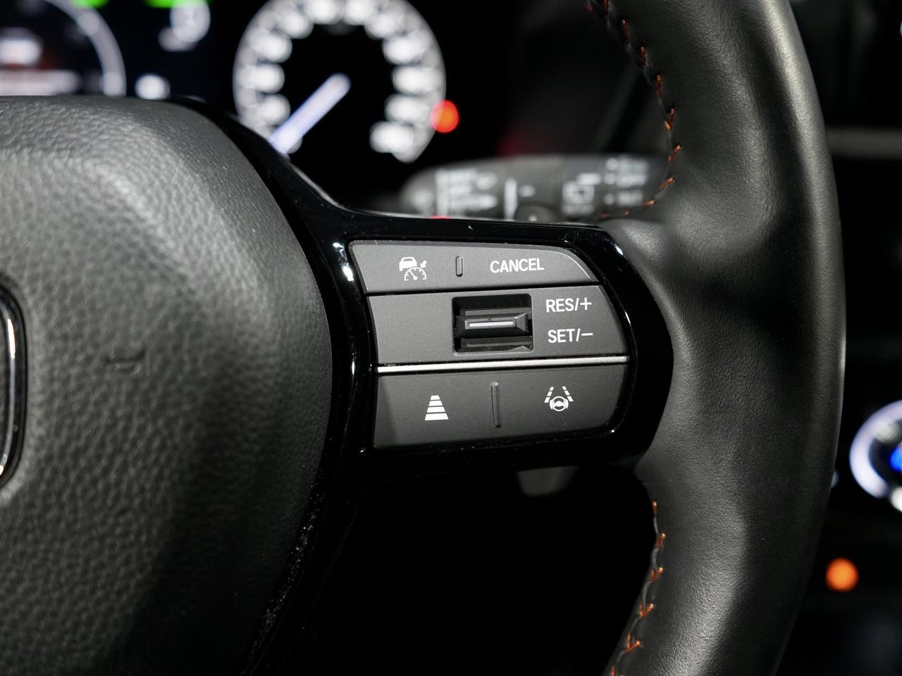 2024 Honda CR-V Hybrid Touring AWD|RADIANT RED|ADAPTIVE CRUISE|1 OWNER Photo