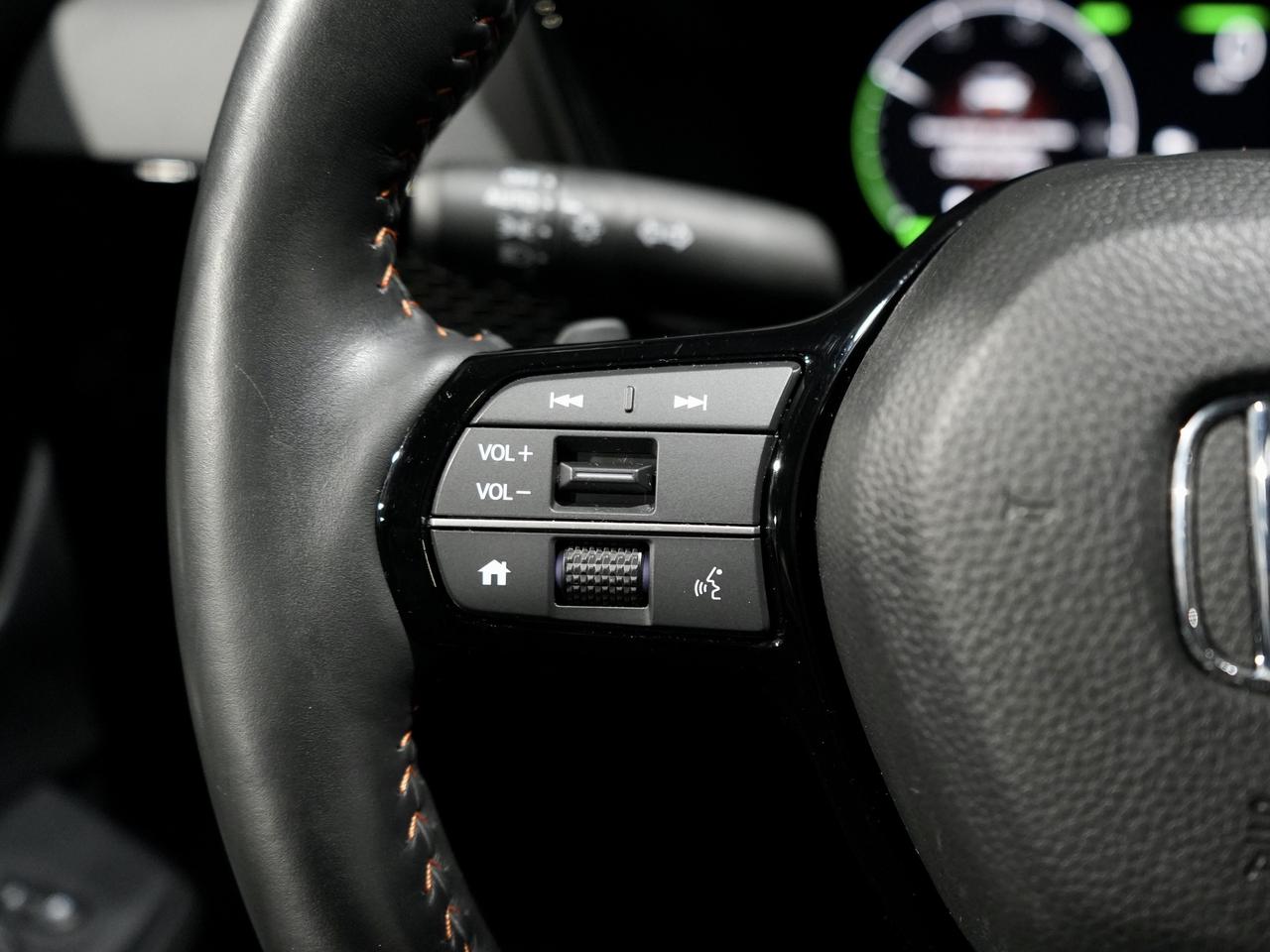 2024 Honda CR-V Hybrid Touring AWD|RADIANT RED|ADAPTIVE CRUISE|1 OWNER Photo