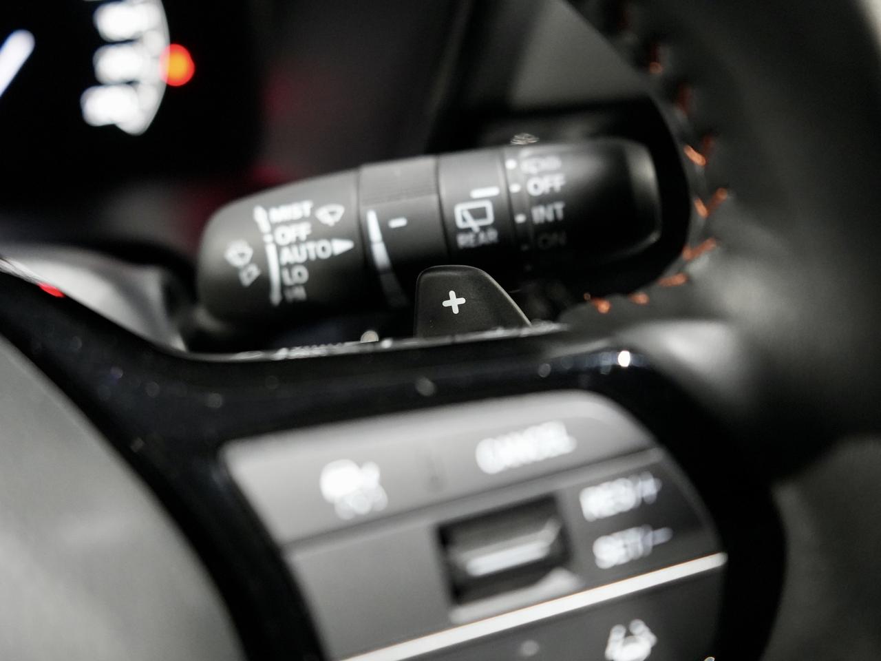 2024 Honda CR-V Hybrid Touring AWD|RADIANT RED|ADAPTIVE CRUISE|1 OWNER Photo
