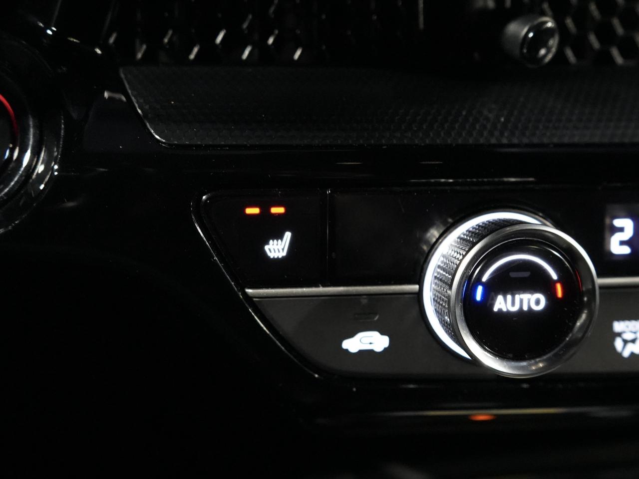 2024 Honda CR-V Hybrid Touring AWD|RADIANT RED|ADAPTIVE CRUISE|1 OWNER Photo
