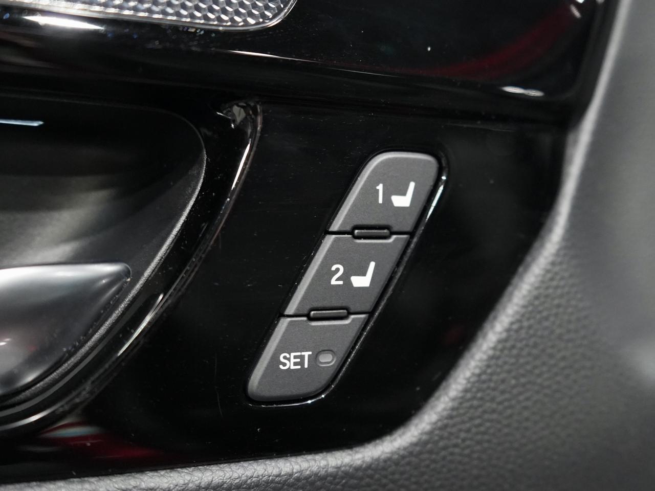 2024 Honda CR-V Hybrid Touring AWD|RADIANT RED|ADAPTIVE CRUISE|1 OWNER Photo