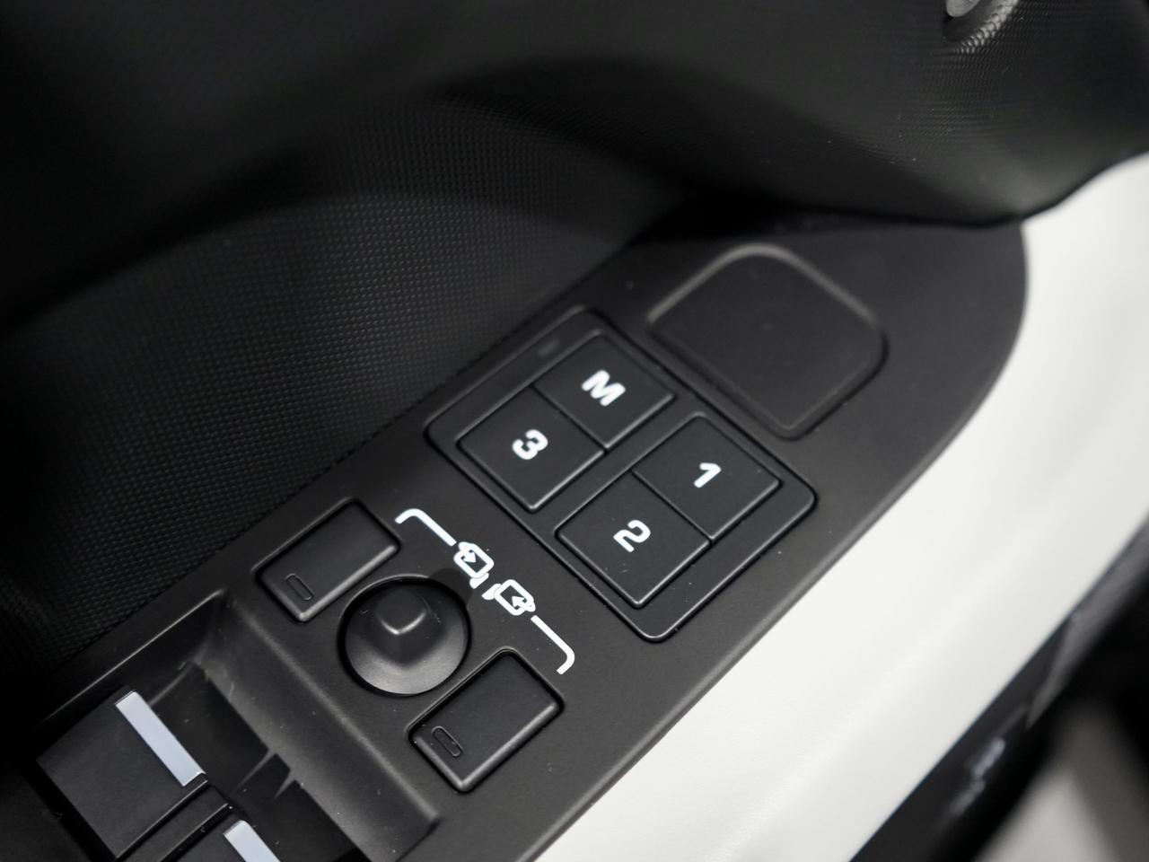 2023 Land Rover Defender 110 S AWD|1 OWNER| PANO|360CAM|MERIDIAN|CARPLAY Photo