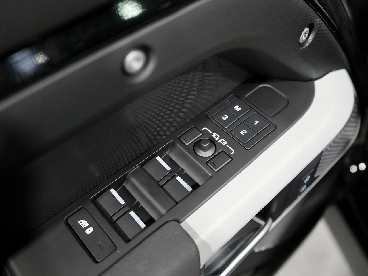 2023 Land Rover Defender 110 S AWD|1 OWNER| PANO|360CAM|MERIDIAN|CARPLAY Photo