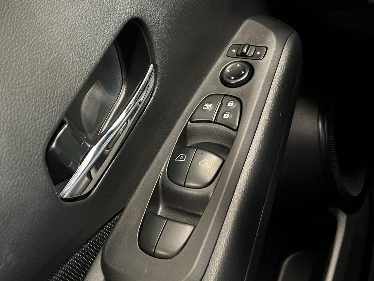 2024 Nissan Kicks SV | HTD SEATS | CARPLAY | REMOTE START | ALLOYS Photo