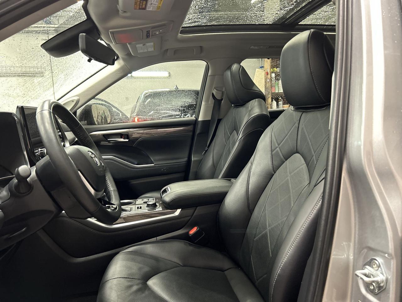 2023 Toyota Highlander PLATINUM AWD | 7-PASS | LEATHER | PANO ROOF | HUD Photo