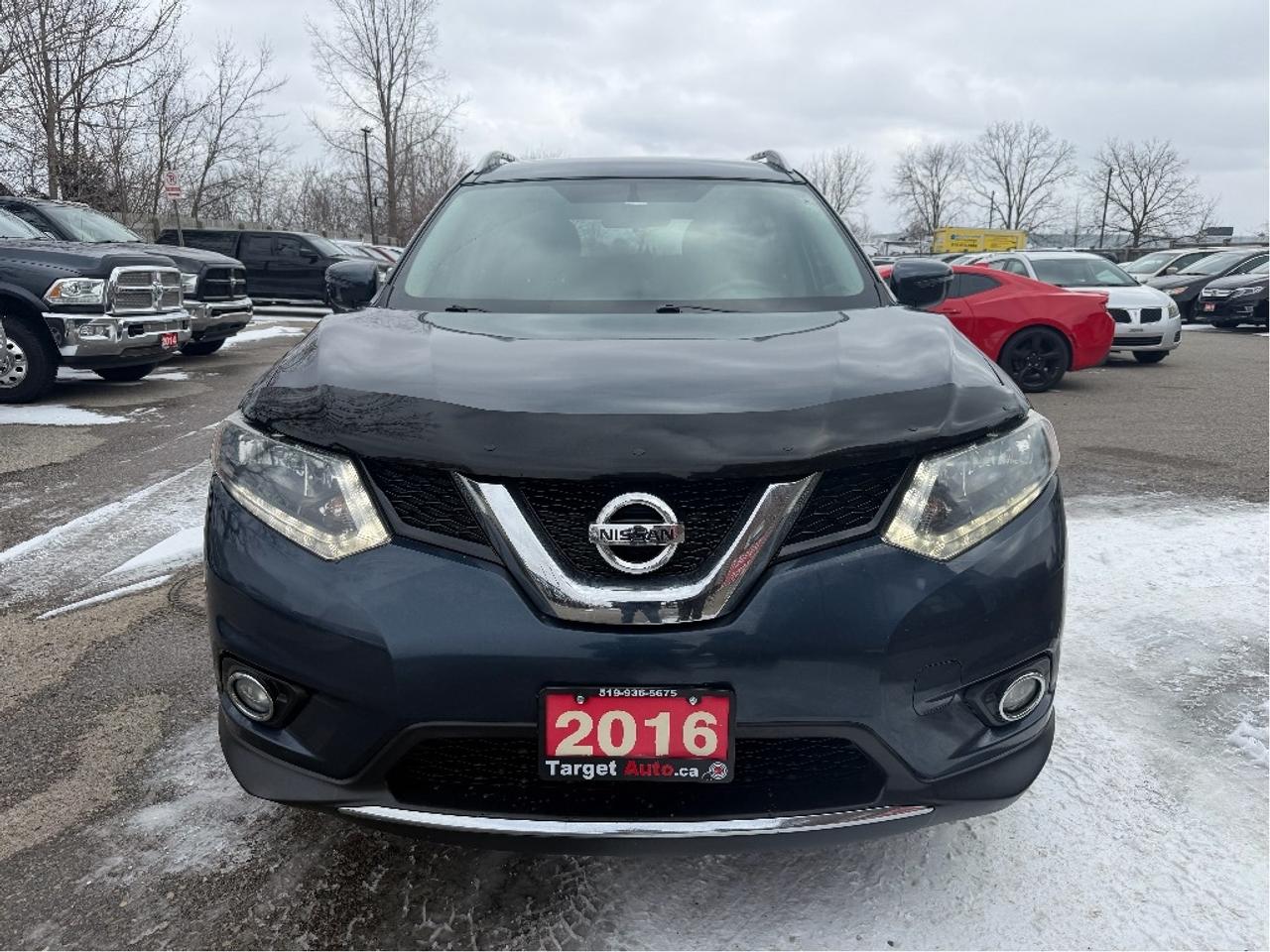 2016 Nissan Rogue SV | Very Well Maintained Photo1