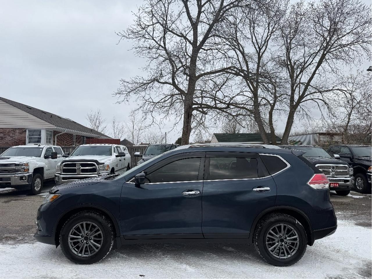 2016 Nissan Rogue SV | Very Well Maintained Photo