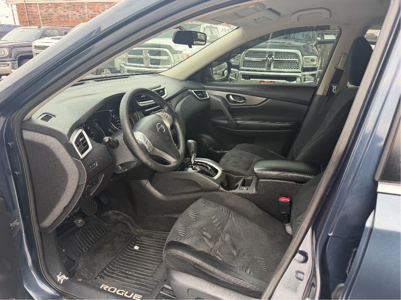 2016 Nissan Rogue SV | Very Well Maintained Photo