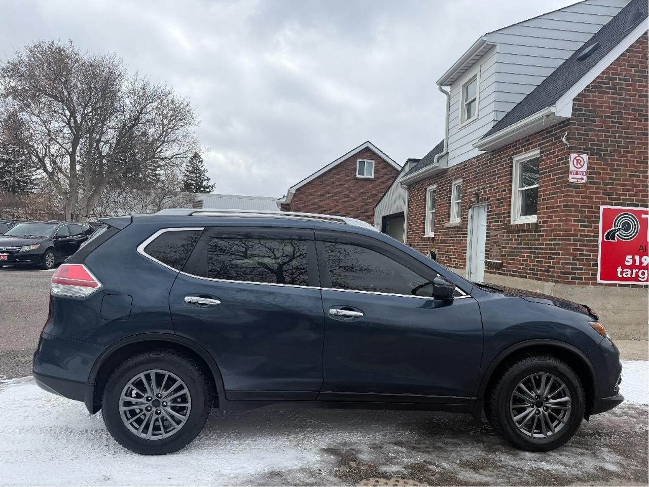 2016 Nissan Rogue SV | Very Well Maintained Photo