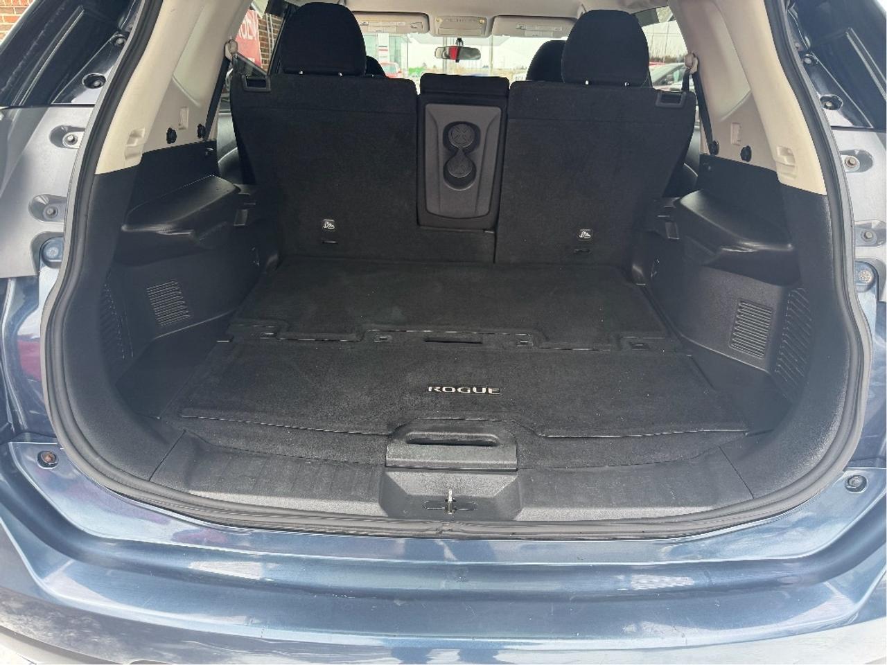 2016 Nissan Rogue SV | Very Well Maintained Photo