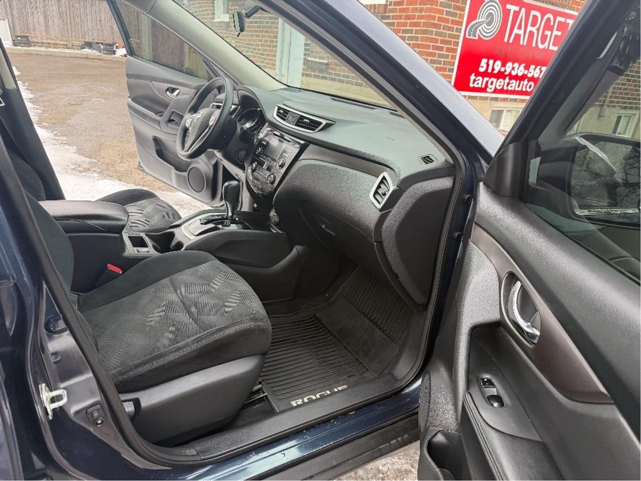 2016 Nissan Rogue SV | Very Well Maintained Photo