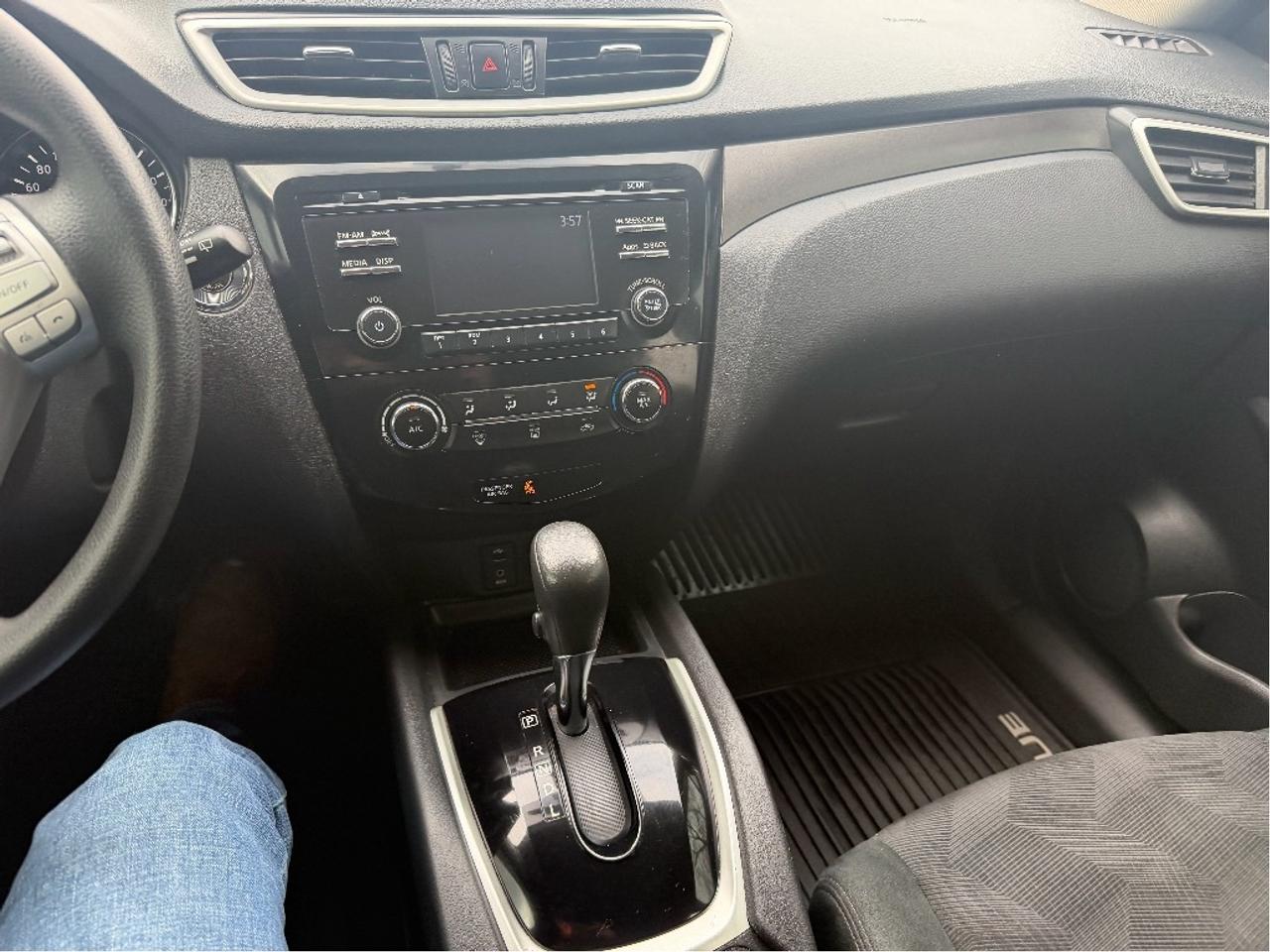 2016 Nissan Rogue SV | Very Well Maintained Photo