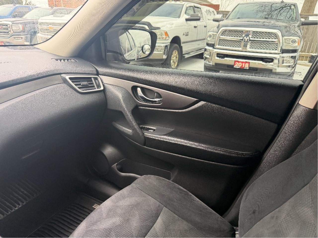 2016 Nissan Rogue SV | Very Well Maintained Photo