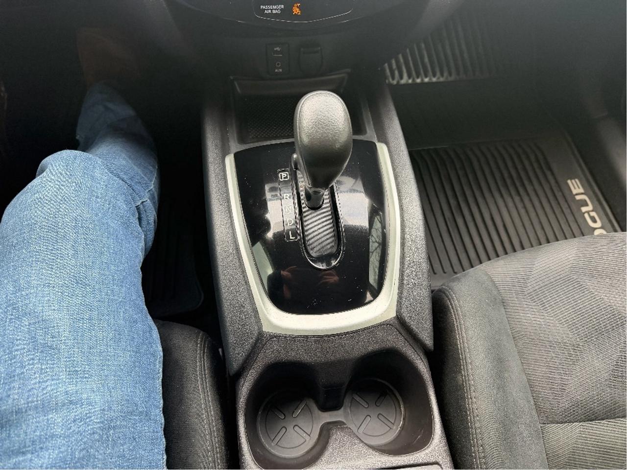 2016 Nissan Rogue SV | Very Well Maintained Photo