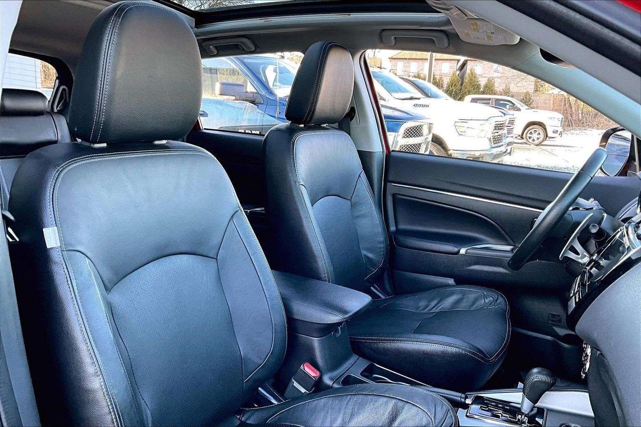 2019 Mitsubishi RVR GT Premium | Heated Leather | Panoroof | AWD Photo