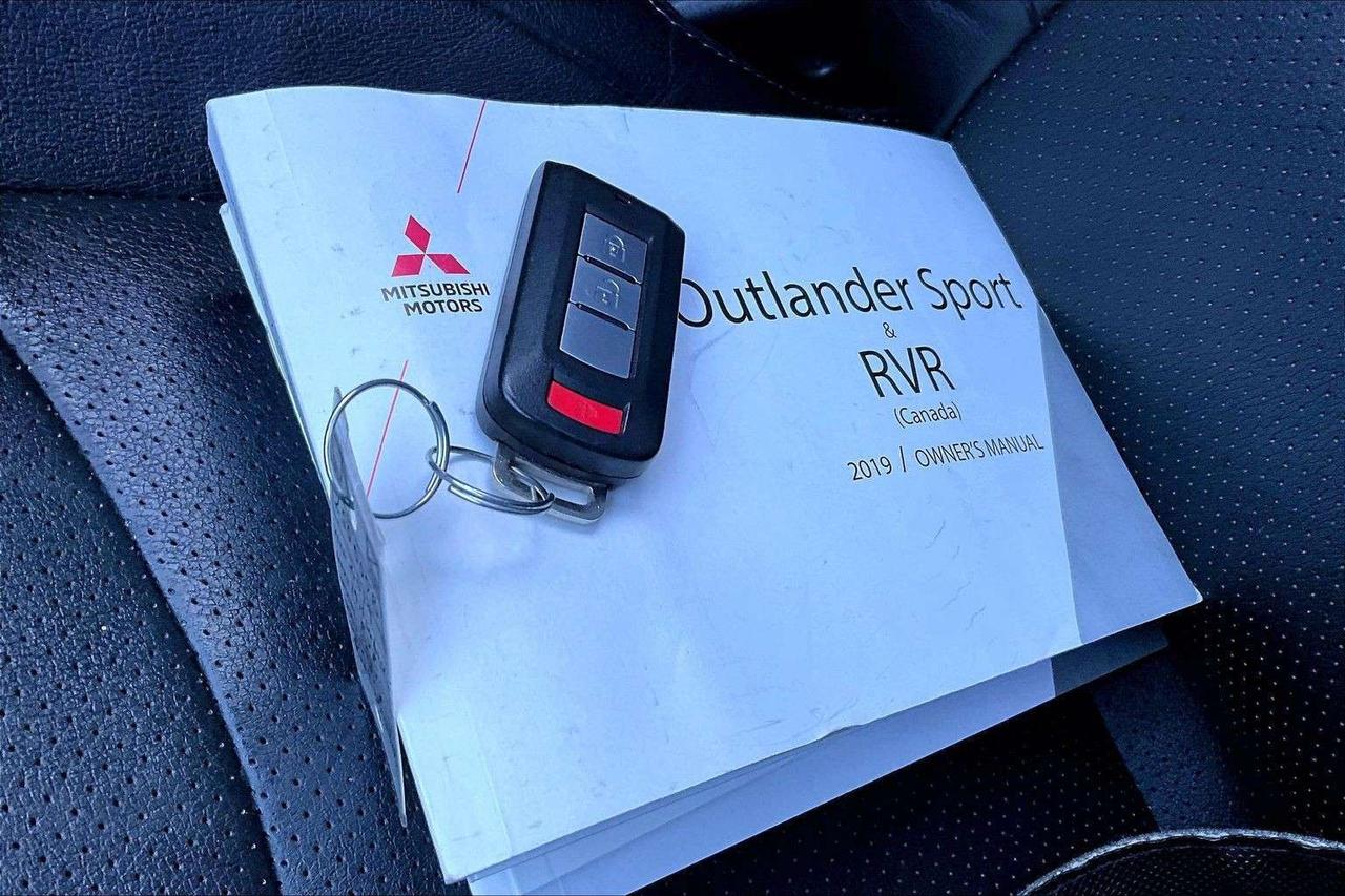 2019 Mitsubishi RVR GT Premium | Heated Leather | Panoroof | AWD Photo