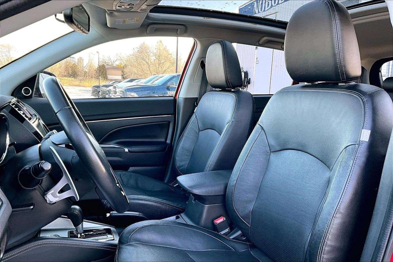 2019 Mitsubishi RVR GT Premium | Heated Leather | Panoroof | AWD Photo