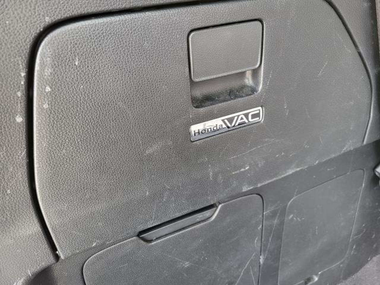 2018 Honda Odyssey Touring Photo2