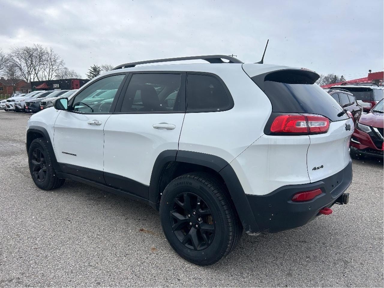 2018 Jeep Cherokee TRAILHAWK, TECH PKG, CLEAN CARFAX, REMOTE START! - Photo #4