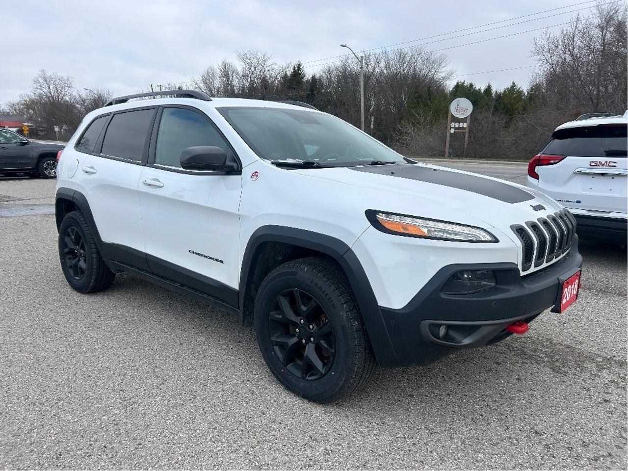 2018 Jeep Cherokee TRAILHAWK, TECH PKG, CLEAN CARFAX, REMOTE START! - Photo #8
