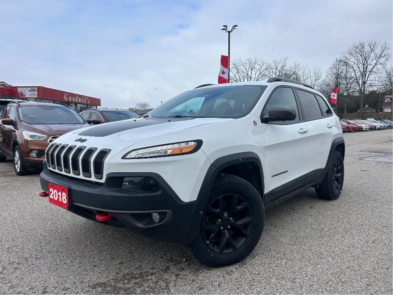 2018 Jeep Cherokee TRAILHAWK, TECH PKG, CLEAN CARFAX, REMOTE START! - Photo #2