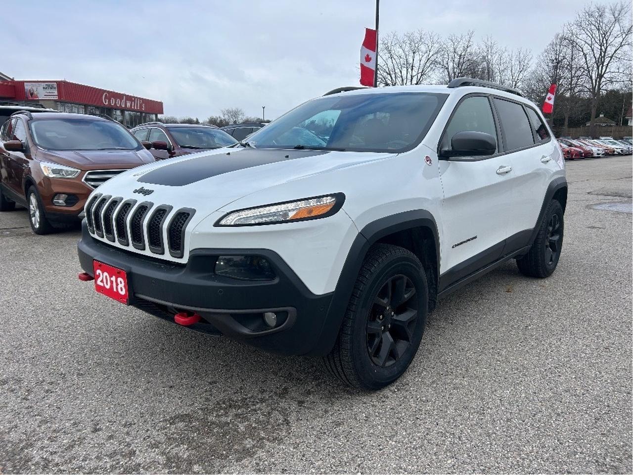 2018 Jeep Cherokee TRAILHAWK, TECH PKG, CLEAN CARFAX, REMOTE START! - Photo #10