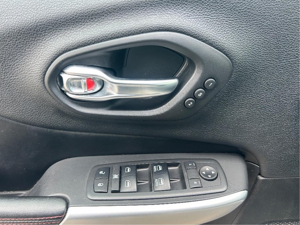 2018 Jeep Cherokee TRAILHAWK, TECH PKG, CLEAN CARFAX, REMOTE START! - Photo #14