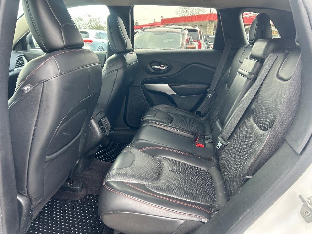 2018 Jeep Cherokee TRAILHAWK, TECH PKG, CLEAN CARFAX, REMOTE START! - Photo #22