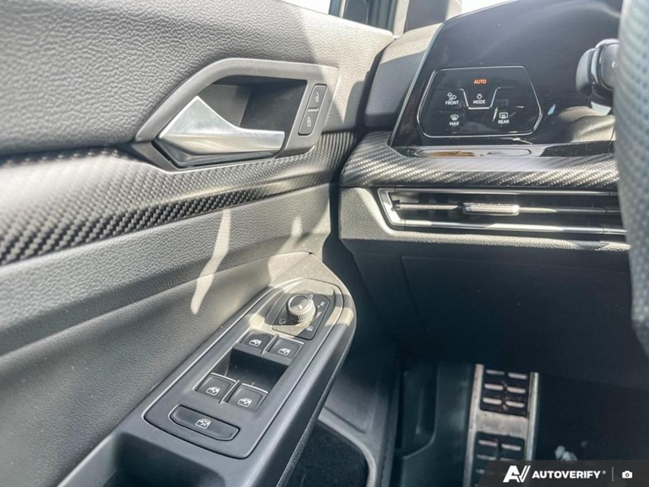 2024 Volkswagen Golf R DSG  GOLF R, DSG, CARBON PACKAGE Photo